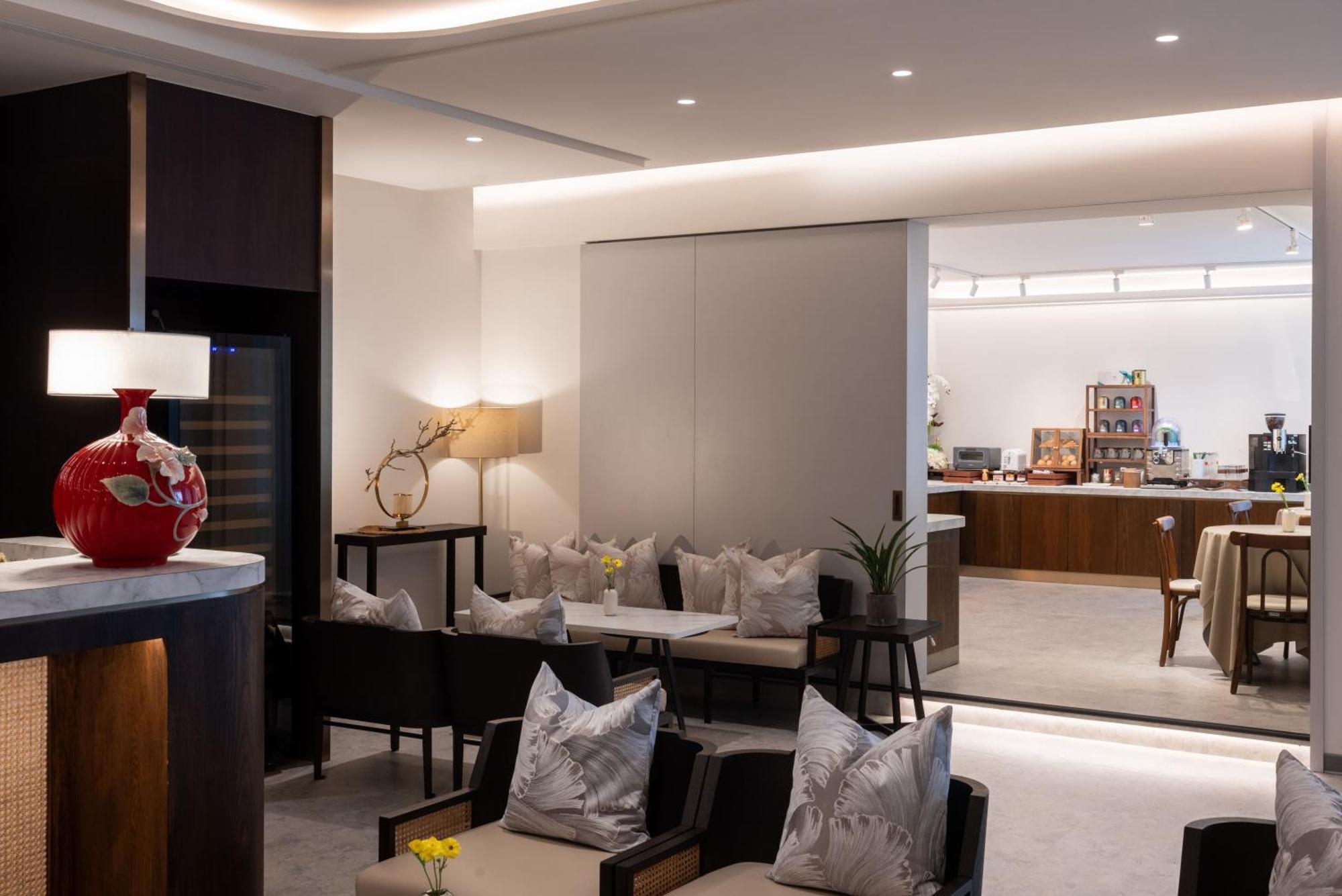 Voyage Kaohsiung By Cosmos Oasis Hotel Eksteriør billede